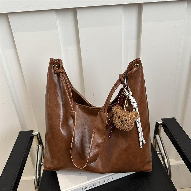 Bolso de hombro de gran capacidad de cuero blando de invierno 2024 nuevo estilo versátil bolso de brazo bolso de moda bolso especial para mujeres