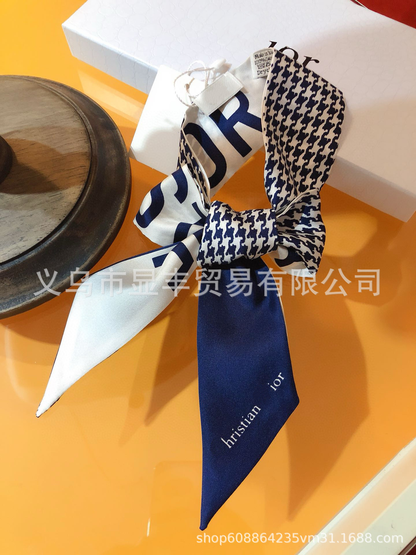 D classic houndstooth blue