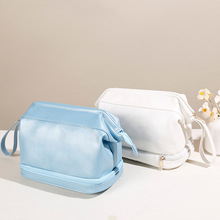 韩版化妆刷便携防水化妆包云彩手提收纳旅行洗漱大容量高级感