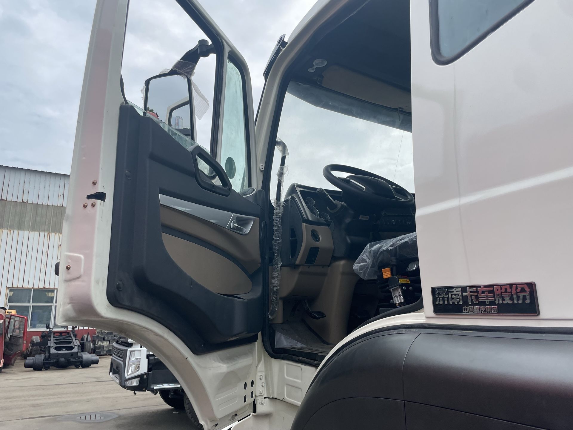 Exporting Refurbished Howo Nx 6X4 Dump Trucks, 10-Wheel Dump Trucks, Heavy-Duty Trucks to Africa