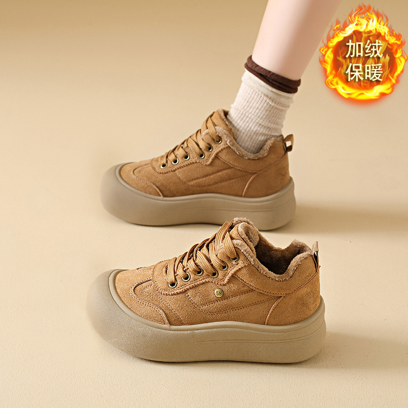 Gran cabeza bonita zapatos de alta altura para mujeres otoño y invierno 2025 nuevo estilo de moda retro de terciopelo versátil zapatos casuales muffin de suela gruesa