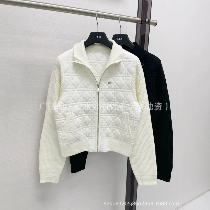 High-end D-brand diamond-patterned zip-up jacket, high-neck knitted cardigan in red and khaki, two-tone star zipper puller, warm top High-end D-brand diamond-patterned zip-up jacket, high-neck knitted cardigan in red and khaki, two-tone star zipper puller, warm top