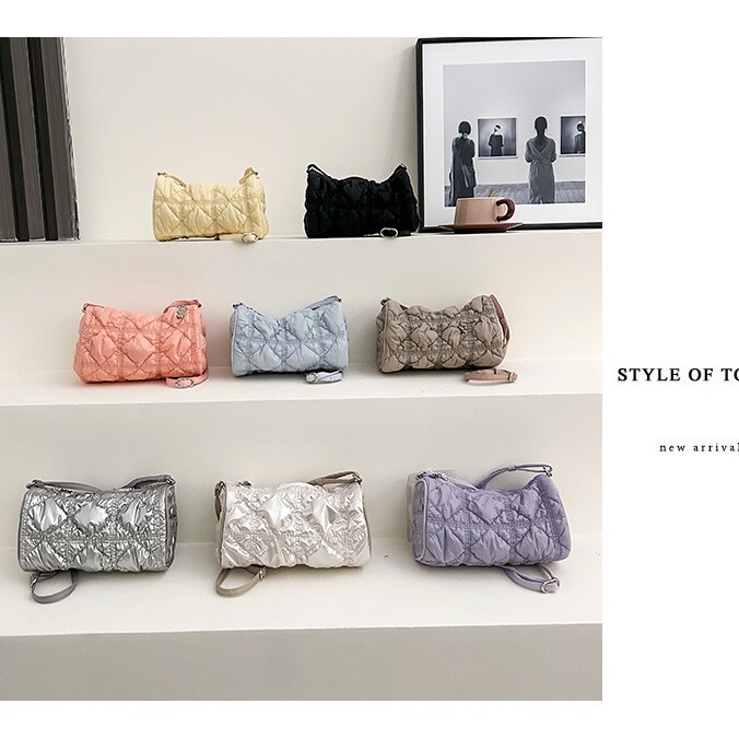 Fashionable and Versatile Pillow Cylinder Bag for Women, New Autumn and Winter Quilted Pleated Cotton Bag, Cross-Border Trendy Single Shoulder Crossbody Bag for Women