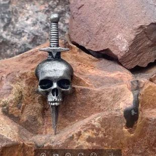 European and American Halloween brooch skull badge retro anti-light corsage high-end Ghost head accessories pin wholesale