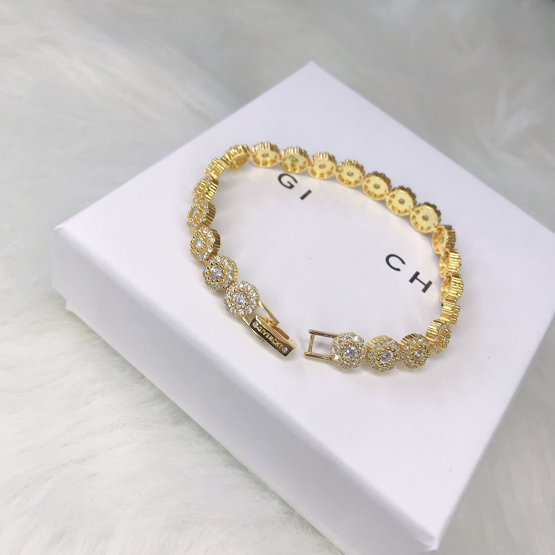 GVC Jijia full diamond crystal bracelet...