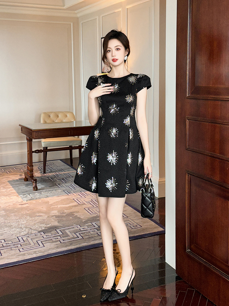 Váy phồng nữ cổ tròn sequin lấp lánh phong cách Pháp 2026 — Màu đen