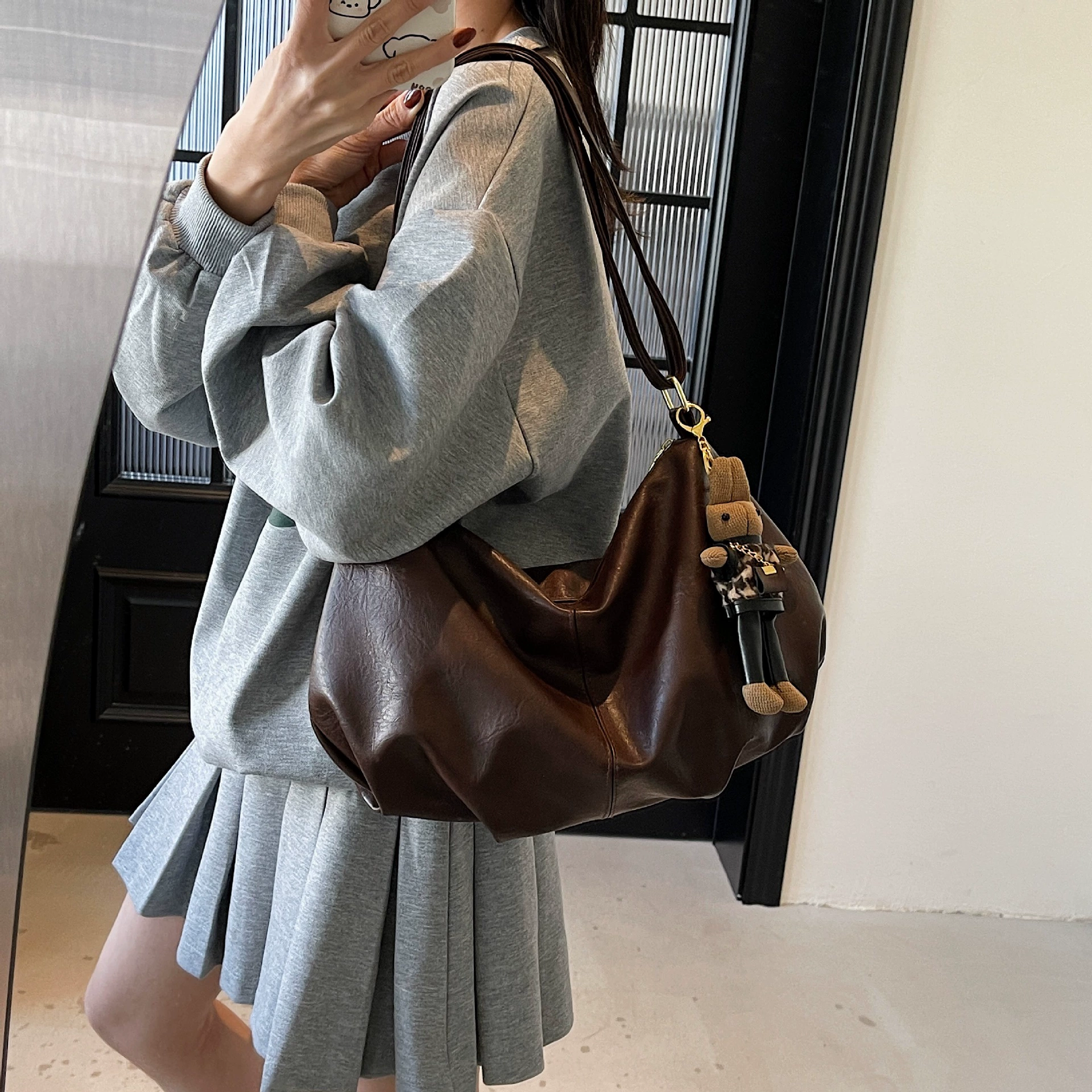 Retro capacious shoulder bag, universal one-shoulder bag, high-end