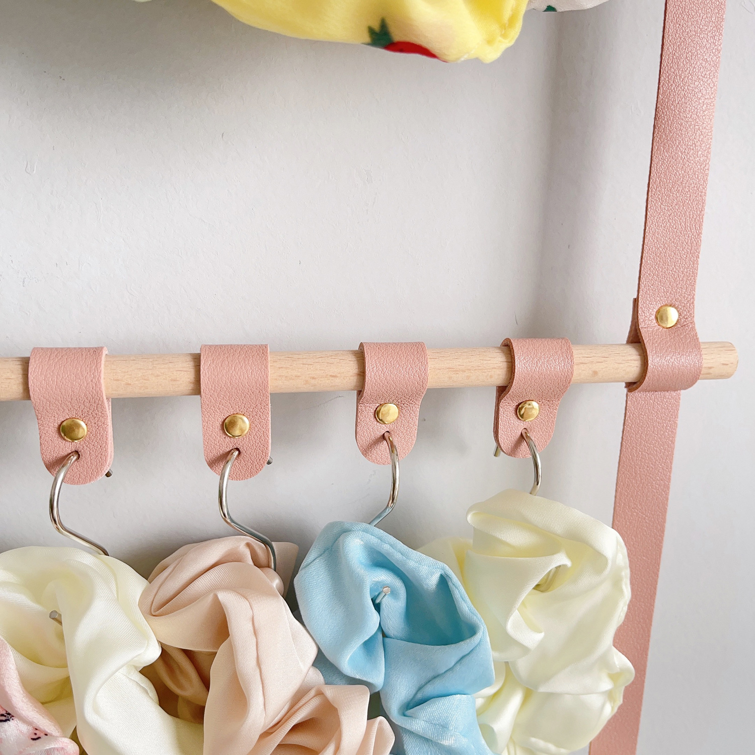 Pastoral Solid Color Pu Stainless Steel Beech Storage Bag display picture 2