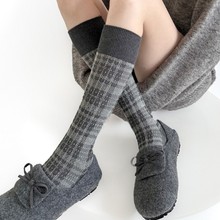 秋冬新款袜子女方格纹ins潮牌黑白灰色运动长筒棉袜批发小腿袜