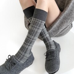 秋冬新款袜子女方格纹ins潮牌黑白灰色运动长筒棉袜批发小腿袜