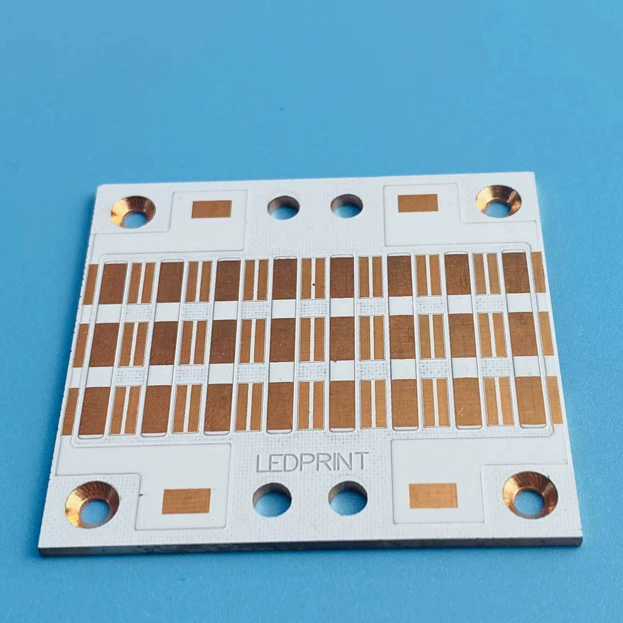 Односторонняя светодиодная медная подложка с высокой мощностью и высокой проводимостью, термоэлектрическое разделение, металлическая основа, печатная плата с высоким рассеиванием тепла, медная печатная плата