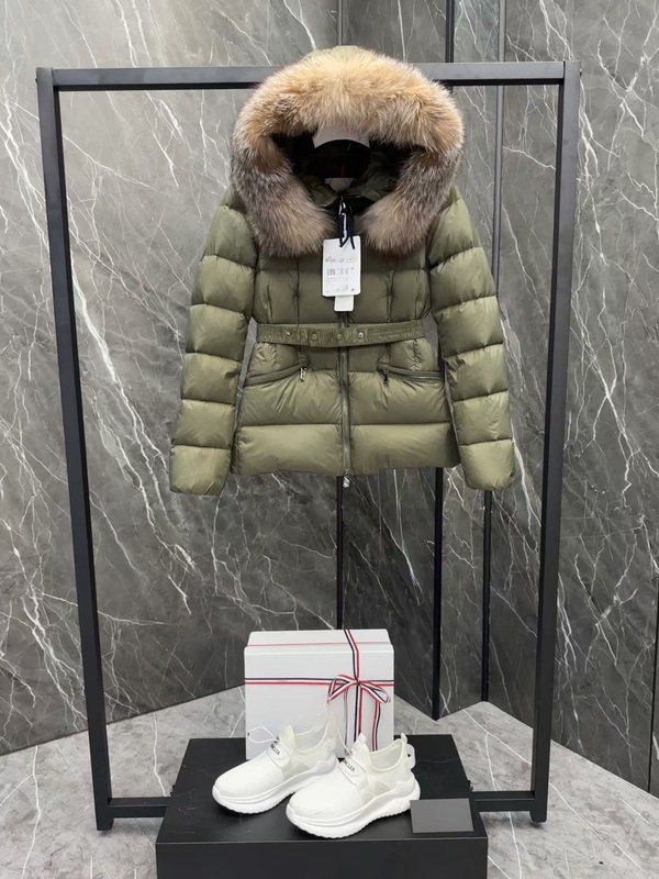 Boed蒙口羽绒服短款狐狸毛女款束腰毛皮饰边Logo徽标外套|undefined