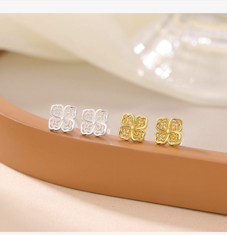 Bông tai bạc S925 mạ vàng hình cỏ bốn lá rỗng may mắn — Loại bạc chi tiết 3
