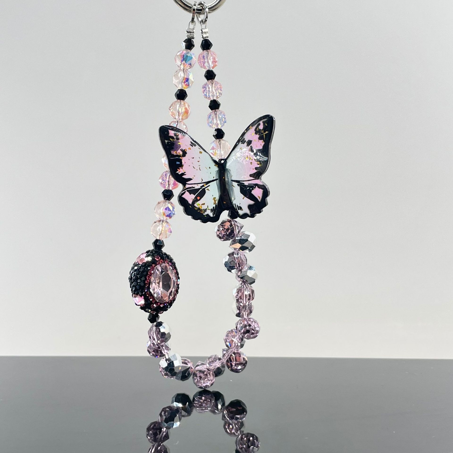 This trendy, minimalist Chinese-style butterfly phone charm, beaded bag pendant, and Chanel-inspired hanging rope is a popular item on Xiaohongshu.