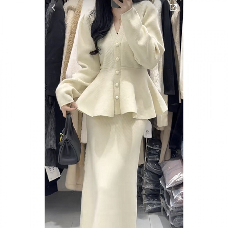 겨울 부드러운 착용 여성의 새로운 한국 허리 슬리밍 니트 스웨터 조커 스커트 투피스 도매