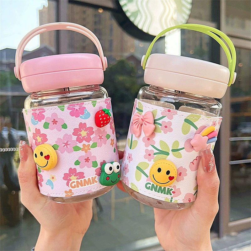 Venta al por mayor envío de alto valor pequeño fresco y lindo con taza de agua de vidrio con barrera de té femenino 2025 nueva taza de oficina de celebridades de Internet