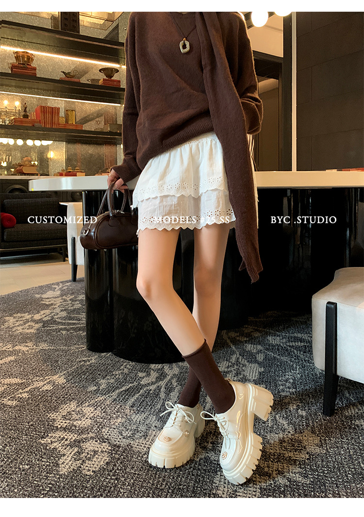 Giày cao gót nữ gót vuông ổn định, mũi tròn, quai dây buộc, họa tiết hoa sơn trà, đế dày tăng chiều cao — màu đen, màu trắng ngà chi tiết 11