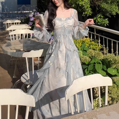 フランスの甘美なぼかし染めの霧の方の襟の砕花のワンピースの春の女性の優しい風の気質の蝶のハスの葉の縁のスカート