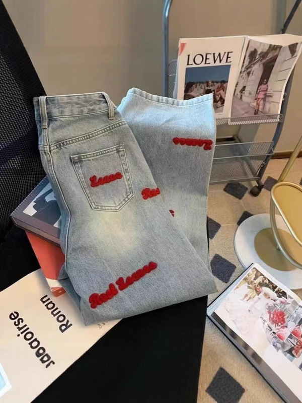 アメリカのレトロなアルファベットの刺繍のジーパンの女性の春の新型のゆるいまっすぐな筒の潮の札の百合の広い足のお父さんのズボン|undefined