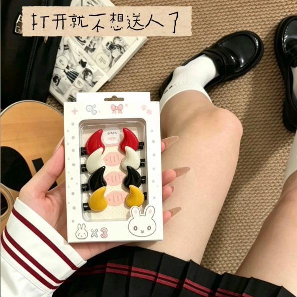 Soft and cute little devil horn hair clip, popular among internet celebrities, for anime girls, small horn alligator clip, fun and quirky cosplay hair accessory