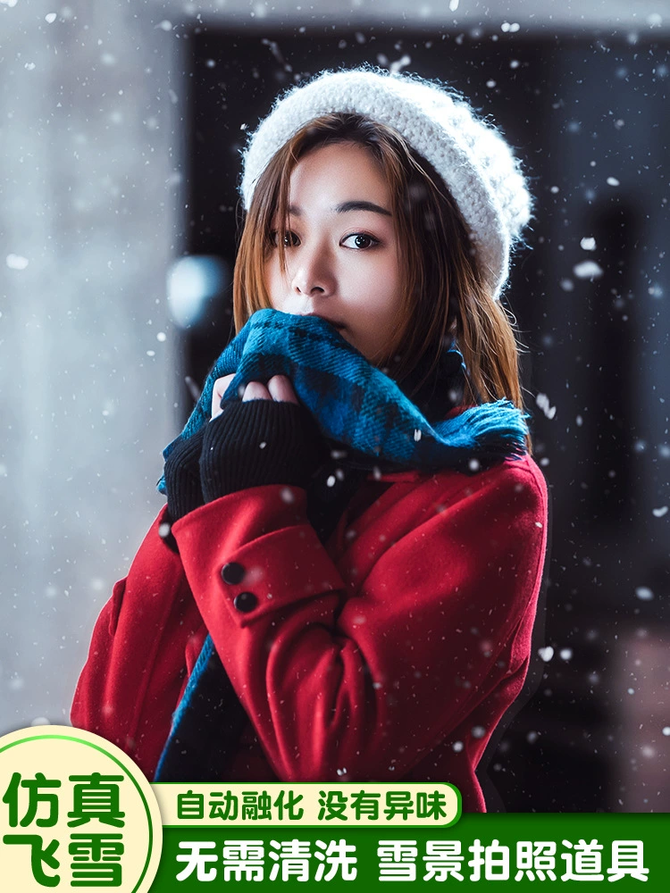 Simulation white flying snow spray foam snowflower spray snow jar Human workers made snowfall fake snow props spray