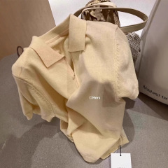 ヨーロッパのPolo襟のファスナーのニットの肩の半袖の女性の春夏の修身はやせている独特なきれいな乳の黄色の上着を現します。