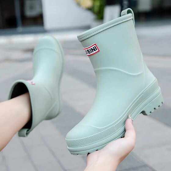Fashion mid-barrel rain shoes women's water shoes winter outdoor rain boots adult fleece-lined soft bottom waterproof non-slip women's rubber shoes