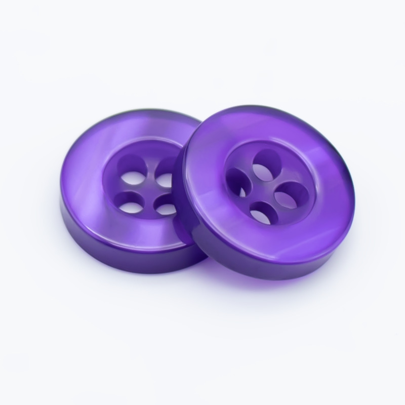 Venta al por mayor de color Botón de camisa de resina hebilla de cuatro ojos transparente blanco y negro Botón de pan teñido en stock botones