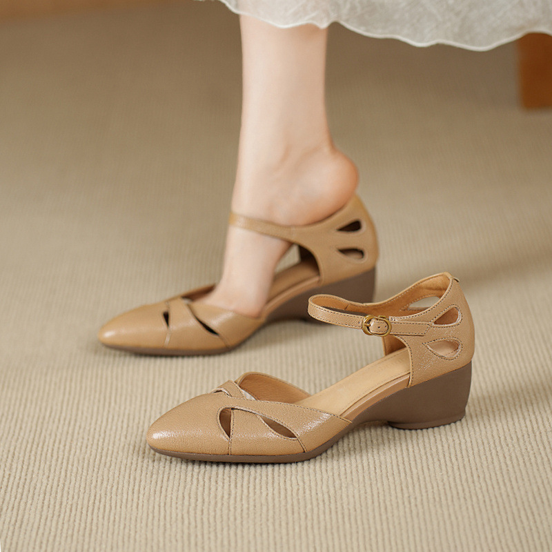 Sandal nữ da dê nguyên tấm mũi khoét gót vuông đế xuồng — Màu trắng nhạt