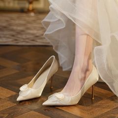 2025フランス式の結婚靴の新型の花嫁の花のウェディングドレスの気質は2つの花嫁のハイヒールの靴の高級な靴を着ます。