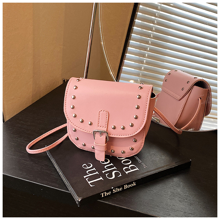 新款高品质韩版质感儿童女童包包pu铆钉款迷你马鞍包单肩包斜挎包