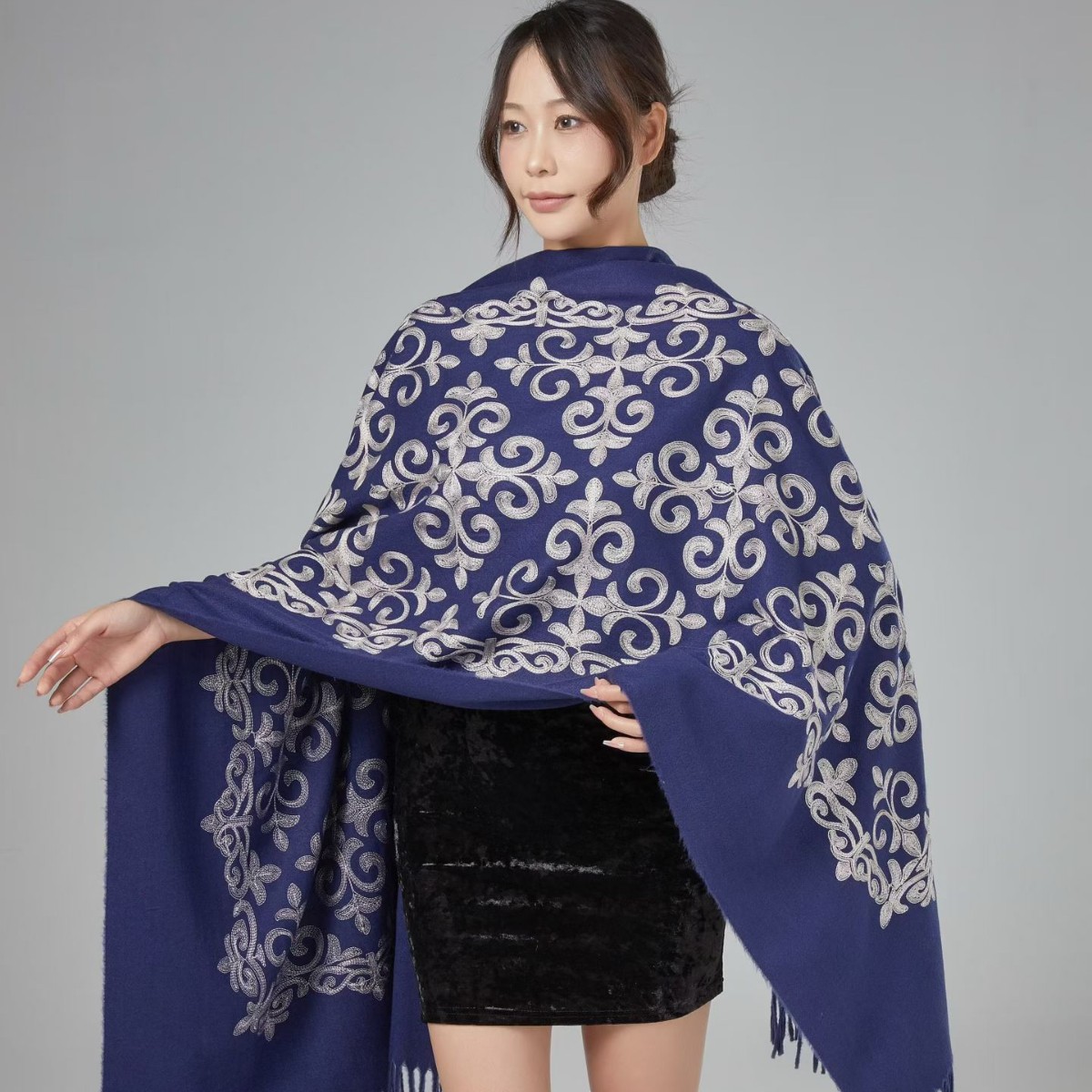 New Korean-style hand-embroidered cloud-pattern scarf for women, faux cashmere shawl, ethnic-style travel cape, warm and in stock