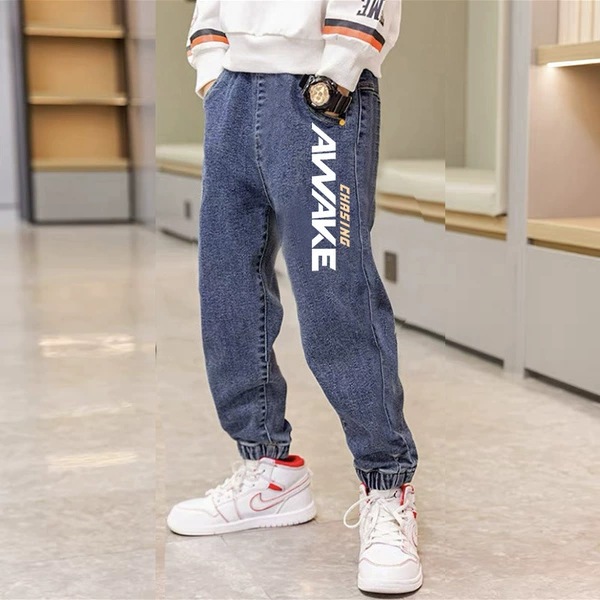 Single pair of jeans: Chasing dark blue