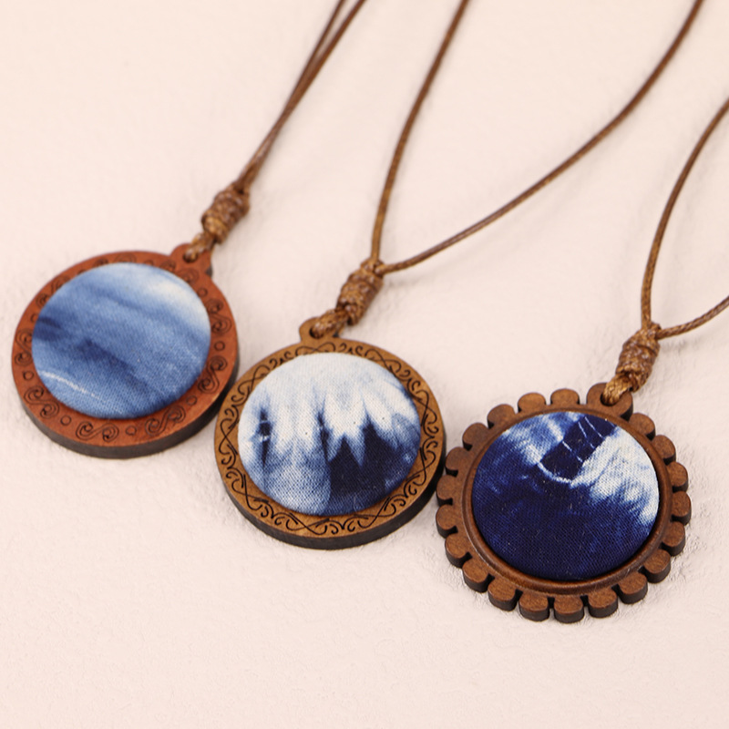 Wholesale Ethnic Style Tie-Dye Old Wood Carving Vintage Blue Dye Sweater Chain Plant-Dyed Pendant Adjustable Necklace_voghion.com