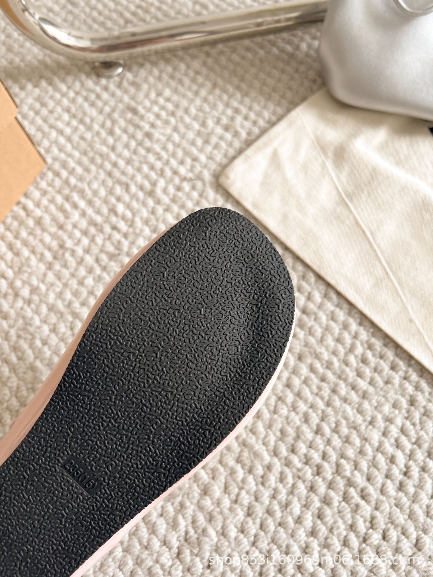 2025052722115178922818w3024h40