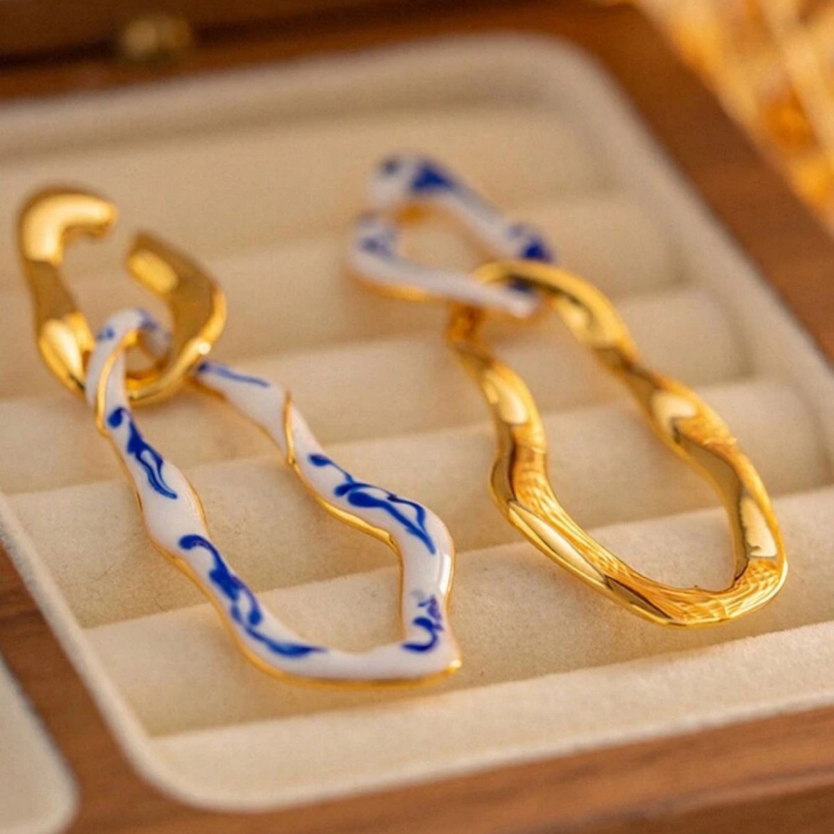 Retro Chinese Style Earrings, High-End Women's Fashion, Antique Style Irregular Blue and White Porcelain Pendant Earrings Wholesale