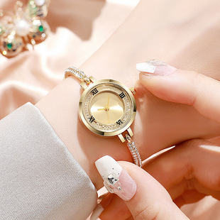 �羳Ů���ֱ��С荈A�ΌWԺ�L���|���P�b��˳���ʽС���Ů��