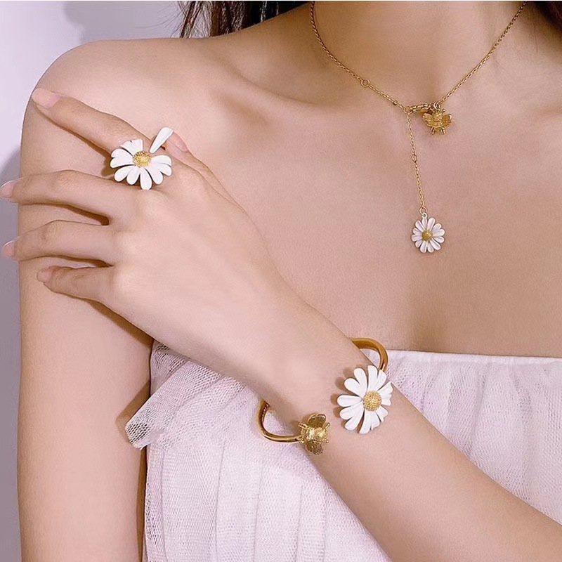 Daisy open ring
