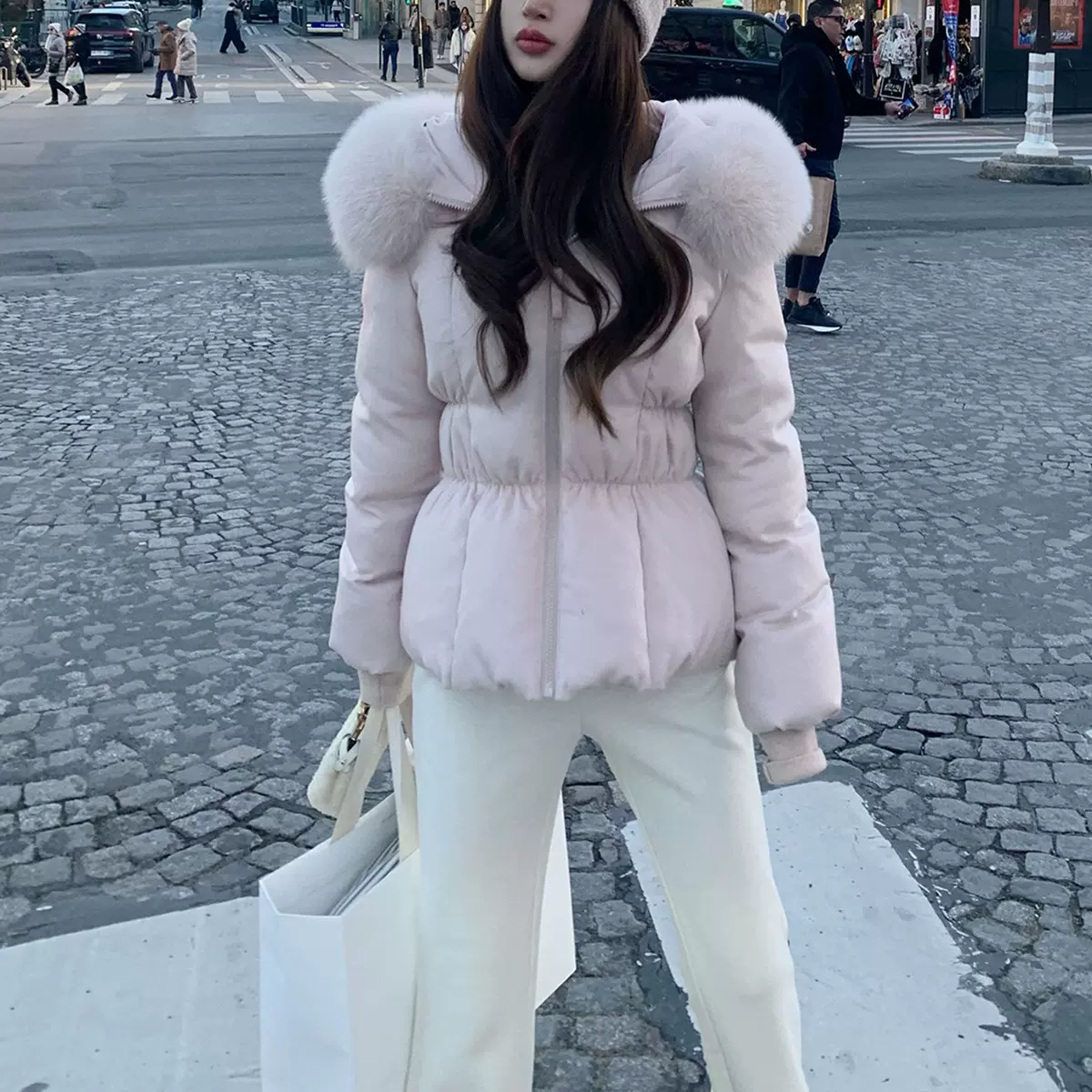 挪威雪境_收腰芭蕾感 超暖狐狸毛领白鸭绒羊毛羽绒服短款收腰外套