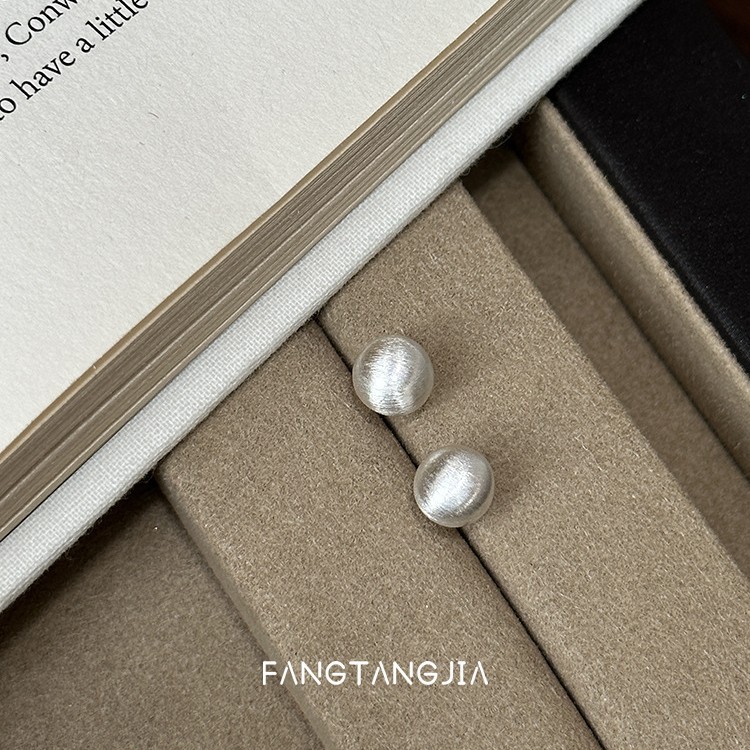 简约拉丝小银豆小巧气质耳钉新款爆款高级感耳饰女通勤百搭耳钉