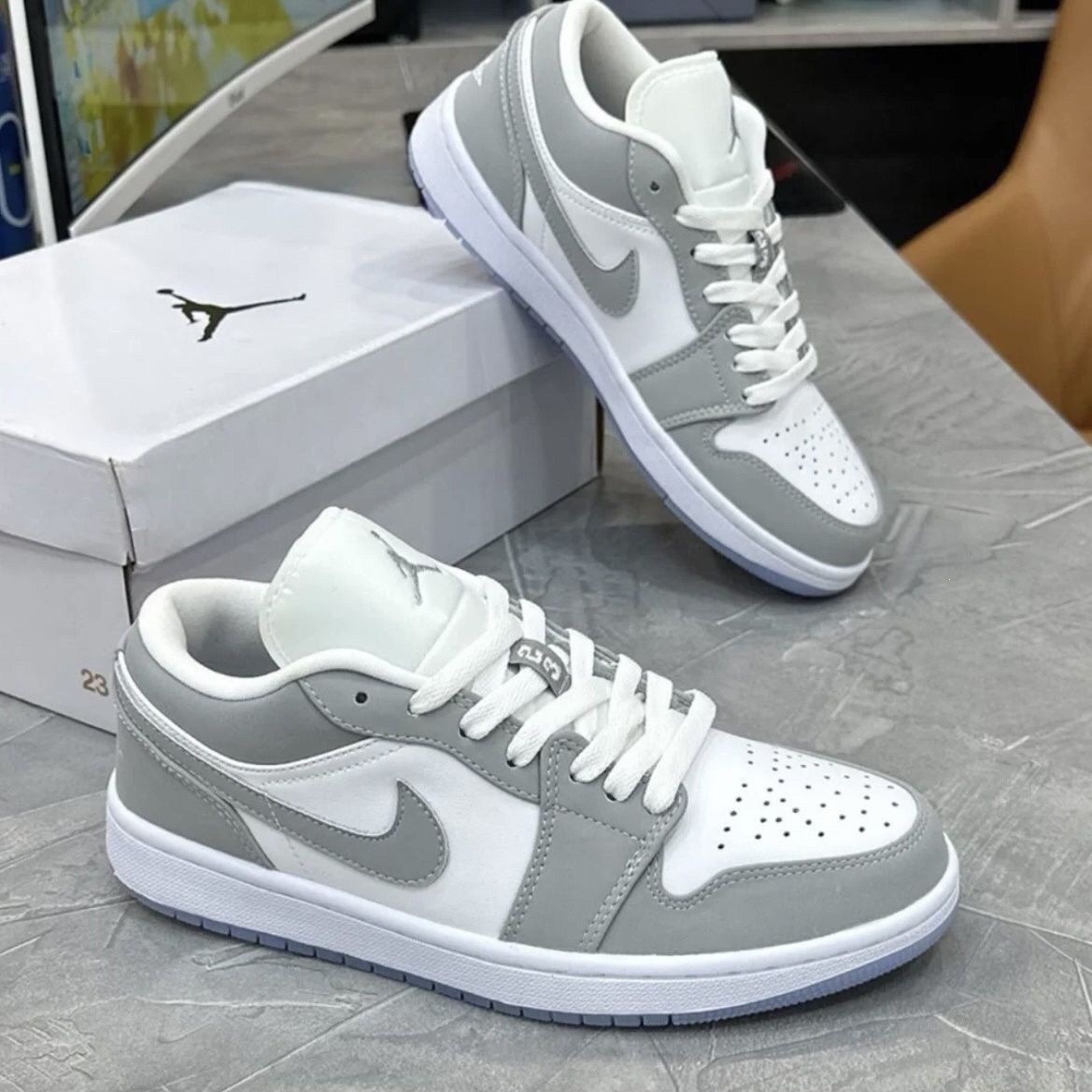 Chunyuan AJ1 Meituan negro, blanco y amarillo campus de moda baja pareja de hombres y mujeres zapatos de skate casuales