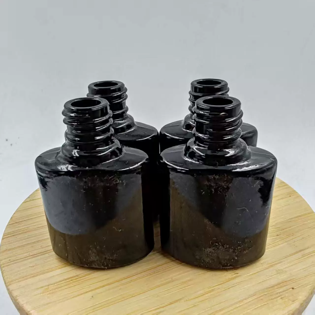 黑色玻璃精油瓶，可定制5-500ml黑色玻璃瓶