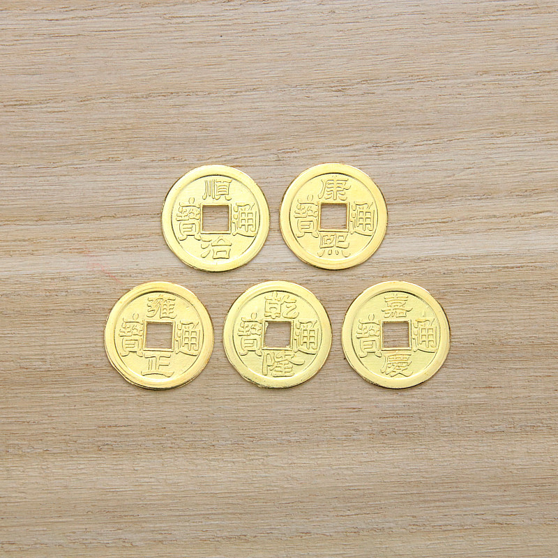 새로운 두꺼운 2.4cm 금 우디 구리 동전 (랜덤)/조각