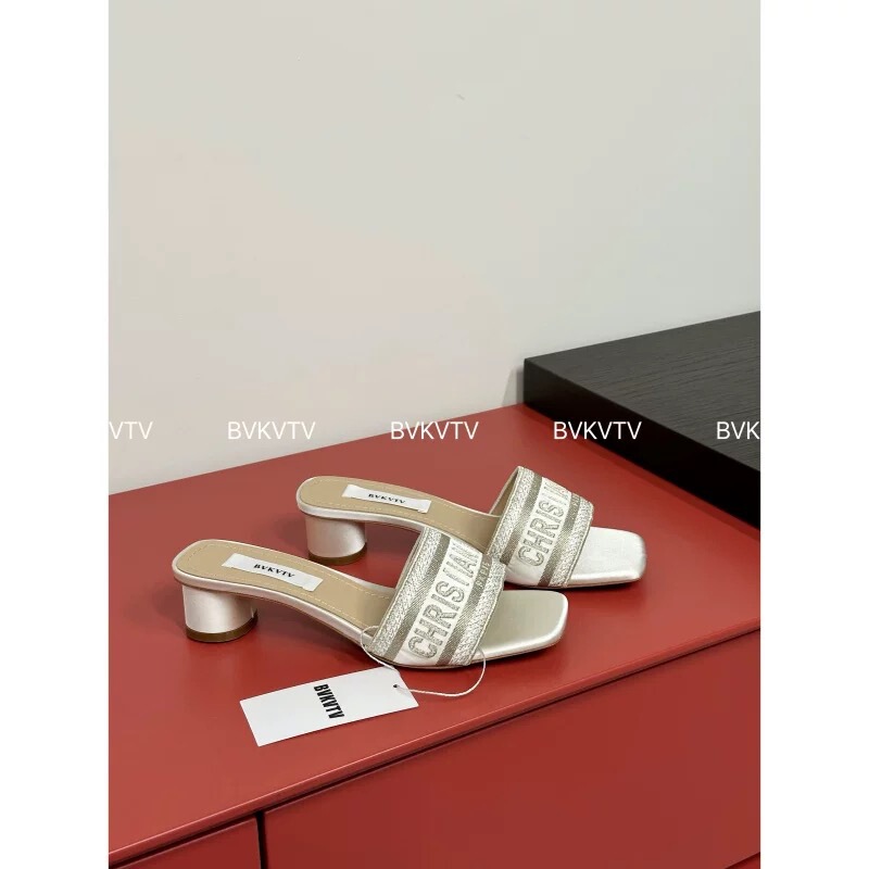 25S Summer New Style D Brand Square-Toe Single Strap Silk Letter Embroidery Round Heel Slippers for Women with Hot Rhinestone High Heel Sandals