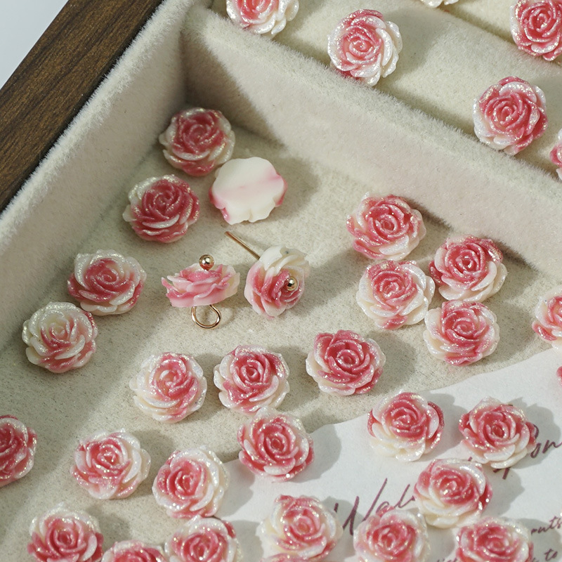 穴のない細いキラキラの柔らかいゴムの花の光はバラの花の片面の彫刻のdiyの手作りの数珠のネイルの携帯電話のケースの材料を変えます。