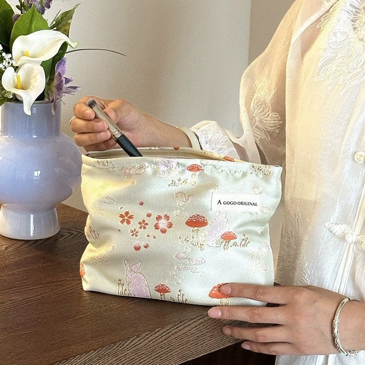 Capacious cosmetic bag, three‑dimensional travel organizer with zipper, stylish printed patterns