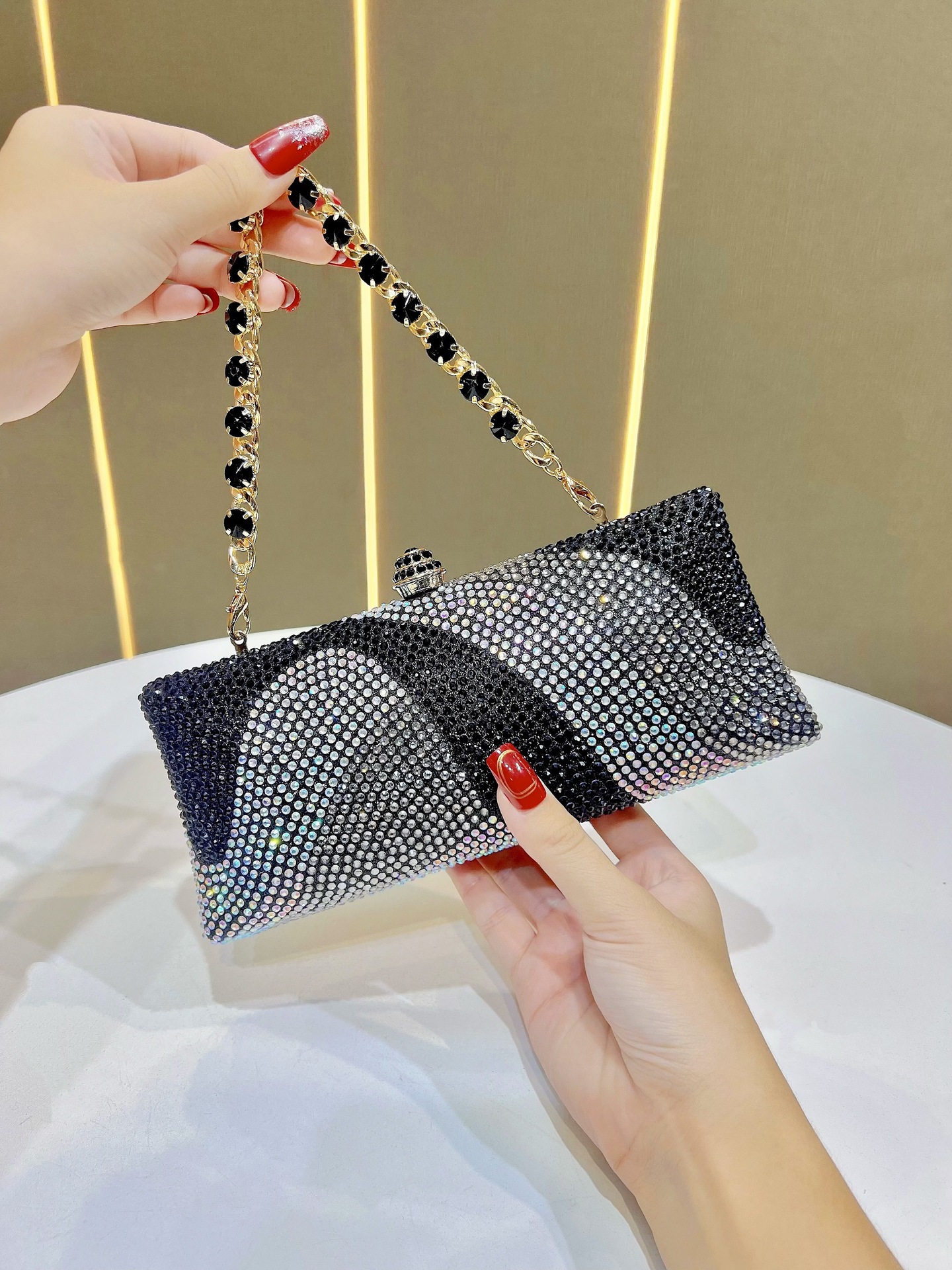 Luxurious Rhinestone Evening Bag For Wedding And Party_voghion.com