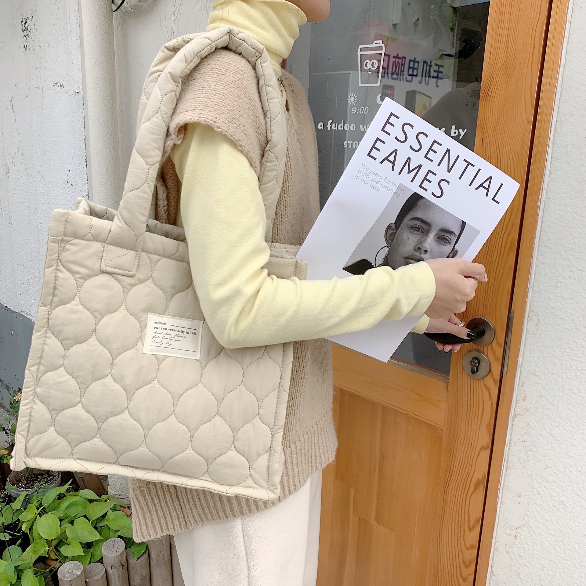 【 In Stock 】210301 large-capacity single-shoulder tote bag, quilted gourd hand-held commuter bag, autumn and winter hand-held bag for women details Picture