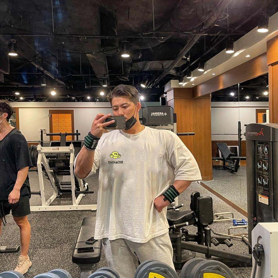 Men's Casual Printed Loose Fitting Basketball Training Shirt Short Sleeved Smiley Face T-Shirt Trendy Fitness Muscle Wearing_viptrois.com