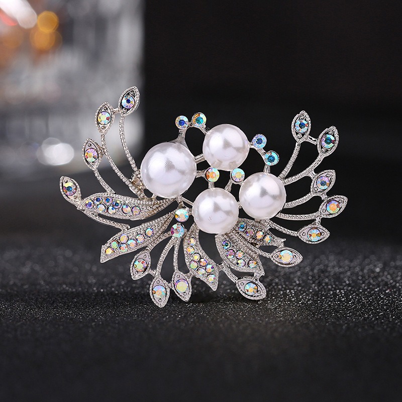 Manufacturer's Best-Selling Fashionable Pearl Brooch, High-End Light Luxury Rose Corsage, Anti-Exposure Pin, Women's Clothing Accessories